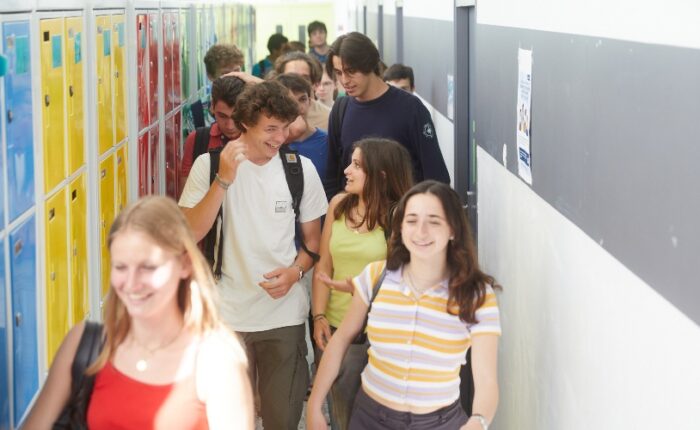 Élèves du lycée à l'École Jeannine Manuel de Paris